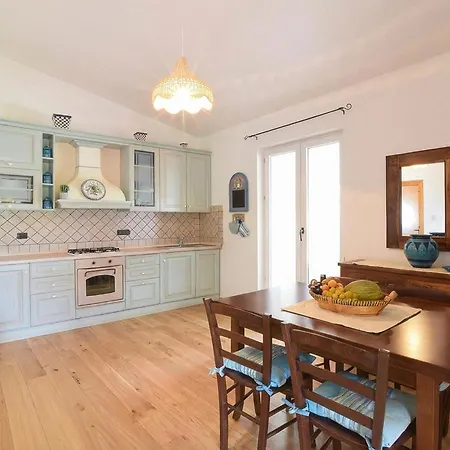 2 Bedroom Pet Friendly Apartment In Sorso 아파트